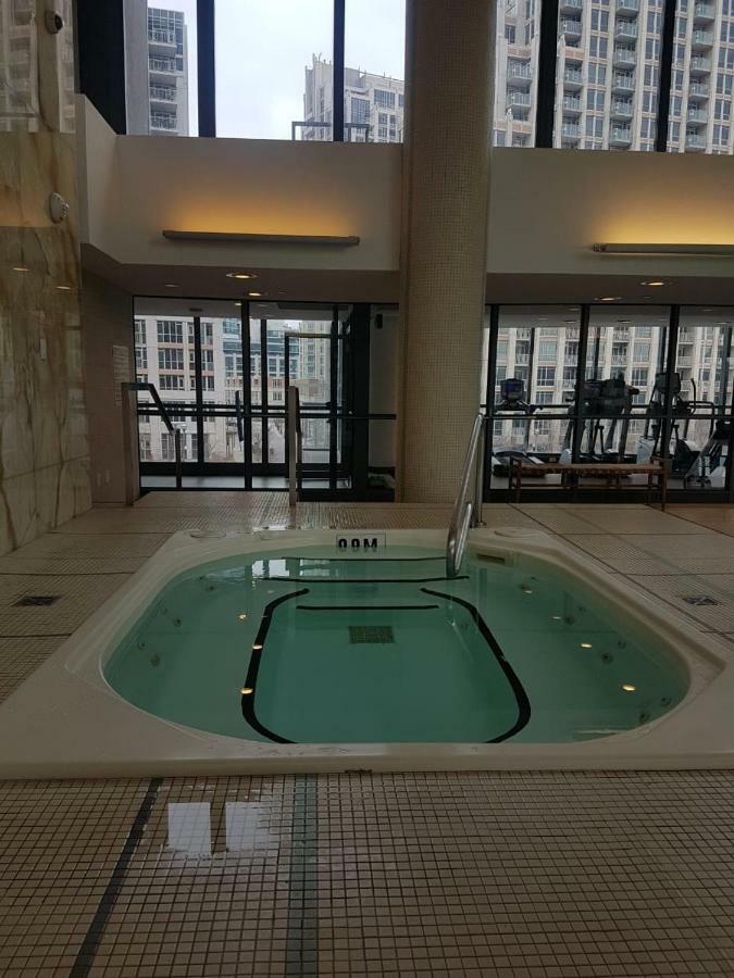 Executive 1 Bedroom Condo Sleeps 2 多伦多 外观 照片